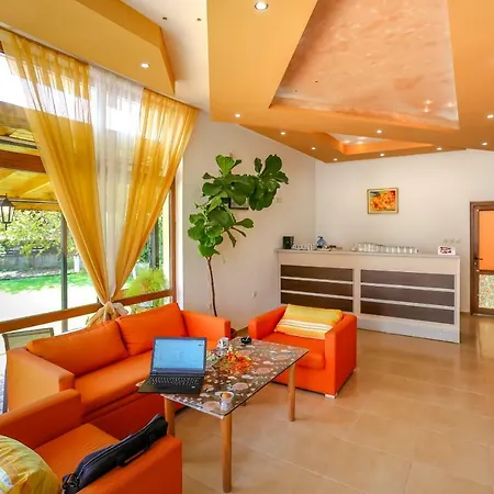 Comfortable 1bedroom With Kitchen In Dafinka Qq アパート