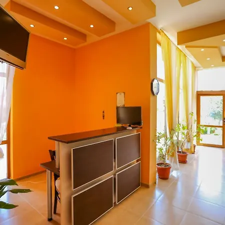 Comfortable 1bedroom With Kitchen In Dafinka Qq アパート ブルガス