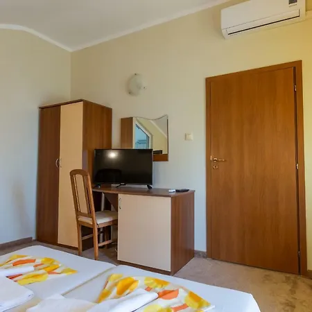 Comfortable 1bedroom With Kitchen In Dafinka Qq アパート ブルガス