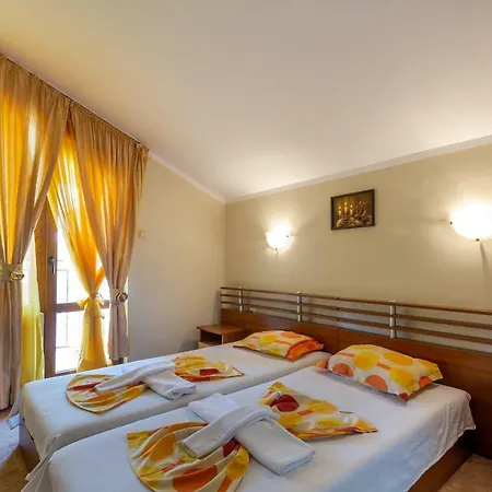 Comfortable 1bedroom With Kitchen In Dafinka Qq ブルガス
