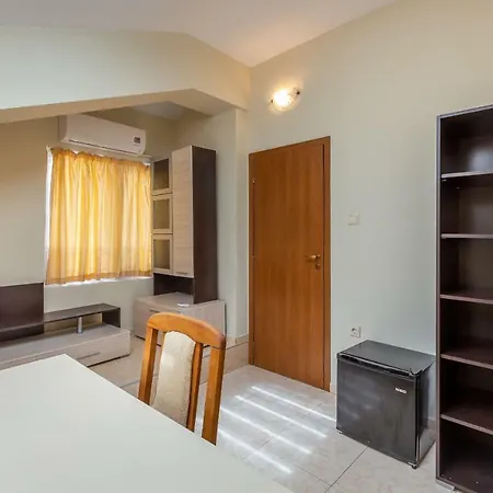 アパート Comfortable 1bedroom With Kitchen In Dafinka Qq ブルガス
